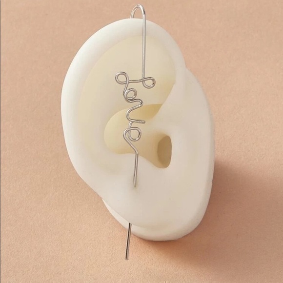 💋 Ear cuff statement earring Love cursive - Picture 1 of 7